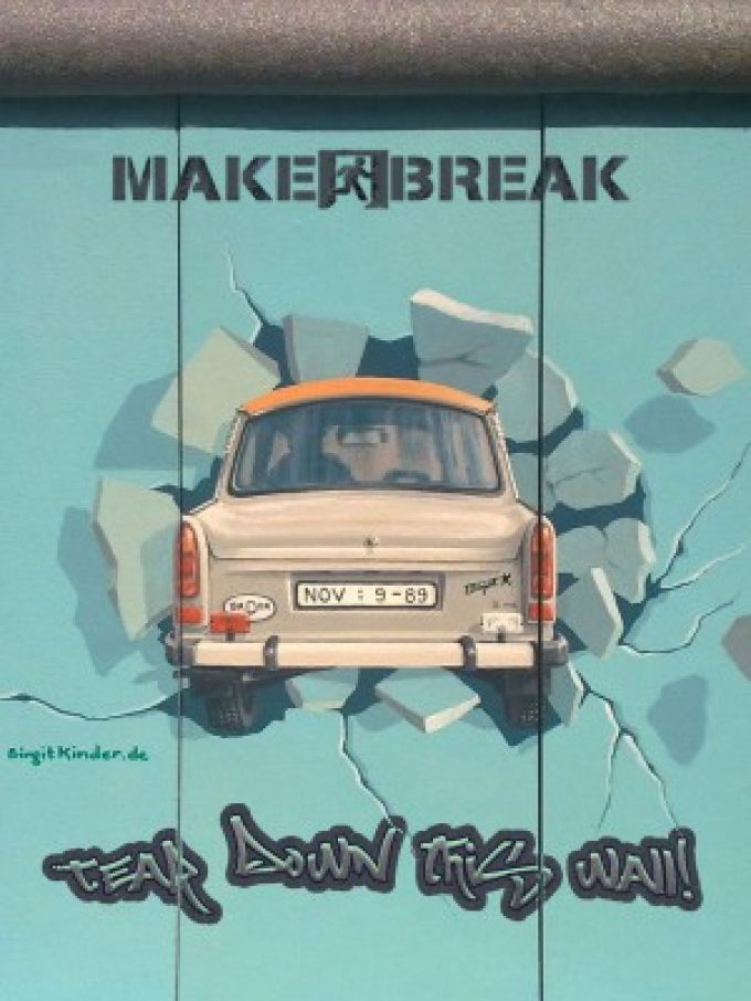TEAR DOWN THIS WALL &#8211; Make a Break Berlin